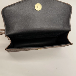 Retro brown leather handbag with flip-top magnetic closure and black interior lining
