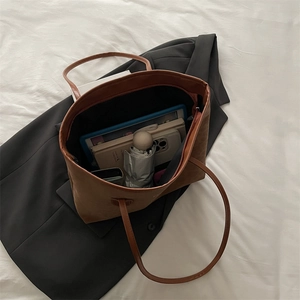 Sac fourre-tout en cuir marron pour femme avec intérieur spacieux pour tablette et objets