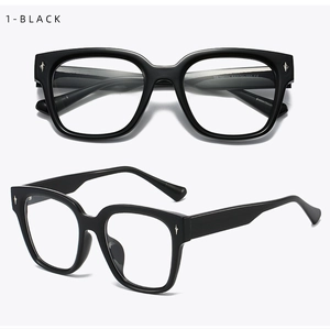 Vue détaillée des specs TR28070 sur la monture de lunettes carrée noire en matériau TR90