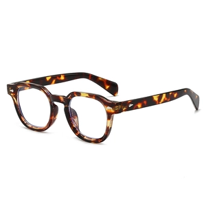 Retro tortoiseshell eyewear with square frames and diamond metal rivet accents on the side