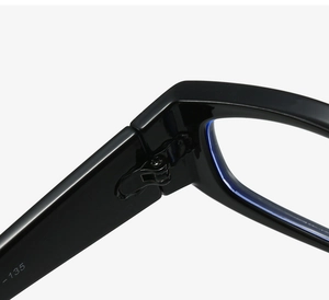 Close-up of durable hinge structure and 135mm temple length on black glasses frame