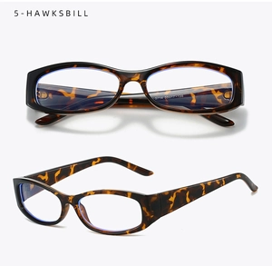 Detail of tortoise shell frame glasses with blue light lenses and size specifications