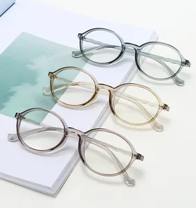Détail de lunettes de lecture rondes en TR90 en plusieurs couleurs transparentes