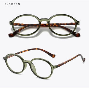 Vue détaillée des lunettes rondes en TR90 avec monture verte et branches en écaille