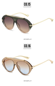 45-degree angle display of oversized pilot sunglasses with golden metal temples