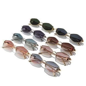 Collection de lunettes de soleil hexagonales en métal aux verres dégradés variés