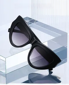 Détails des lunettes de soleil triangle œil de chat avec mesures 52-22-145