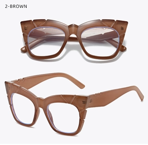 Vue détaillée des lunettes œil-de-chat marron géométriques avec verres anti-lumière bleue