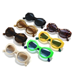 Vintage-Katzenaugen-Sonnenbrille in Sechseckform, mehrfarbig mit dickem, glänzendem Rahmen