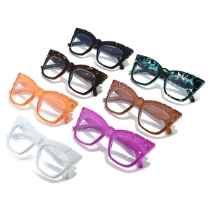 Montures de lunettes œil de chat XXL en sept couleurs avec découpes géométriques chic
