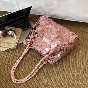 Pink sequin shoulder bag with woven straps and large sequins for a trendy fashion look