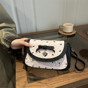 Sac Bandoulière Doux Noeud Papillon Pendentif Coeur Cuir PU Texture Plissée Couleur Contrastée Petit Sac Carré Femmes