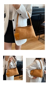 Détails de ce sac à bandoulière en daim jaune moutarde avec mini pochette et texture fine