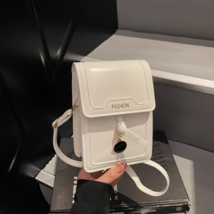Petit sac bandoulière blanc élégant pour femme avec lettrage doré et fini brillant