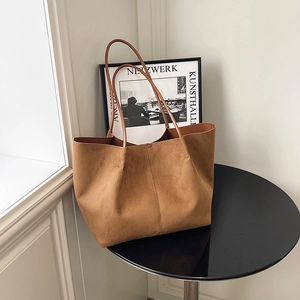 Borsa Tote Grande Capacità Donna Simil Camoscio Borsa A Spalla Minimalista Con Ciondolo Pompon E Pochette Interna