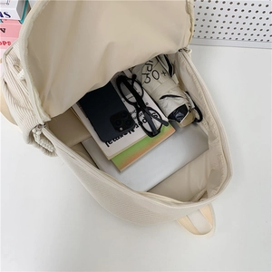 Geräumiger Cord-Rucksack für Damen mit Innenraum für Tablet und Regenschirm im Detail