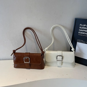 Sacs baguette de style français en marron et blanc crème avec boucles fer à cheval