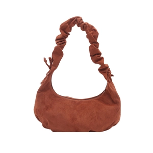 Sac hobo croissant en daim rouge-brun avec bandoulière plissée au design vintage chic