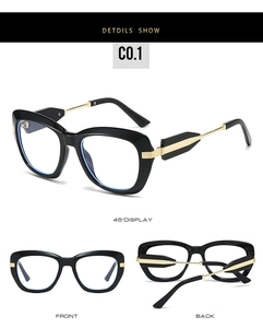 Detailansicht modischer schwarzer Cat-Eye Brillenrahmen mit goldenen Metallscharnieren