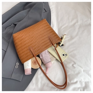 Braune gewebte Tasche mit großem Fassungsvermögen für Handy, Schirm und Kosmetik