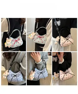Détails des sacs à main croissants avec nœuds et oursons en peluche aux couleurs pastel douces