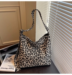 Detailed view of the leopard print canvas tote bag with adjustable wide shoulder strap