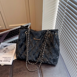 Chic black quilted tote bag with gold chain straps and rhombic pattern for daily work