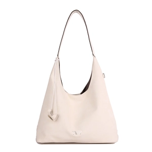Borsa hobo minimalista color crema in pelle opaca con logo argento e ciondolo