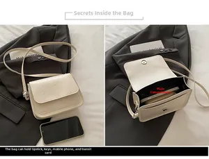 Détail du petit sac bandoulière beige avec motifs d'ours en relief 3D élégants