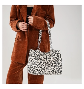 Detail of leopard print tote bag with silver chain and elegant pearl shoulder strap