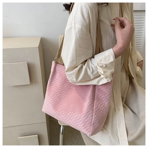 Pink woven texture tote bag with beige leather strap and gold metal ring detail