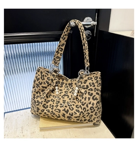 Detail of leopard print tote bag featuring corduroy texture and white pearl chain strap