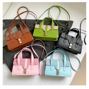 Collection de sacs à bandoulière rétro en cinq couleurs avec patchwork tissé et fermoir