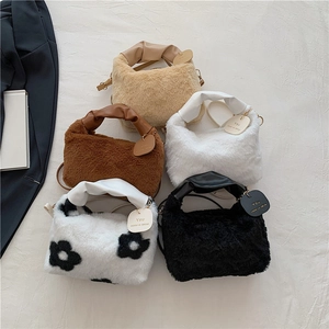 Sac À Main En Peluche Pour Femme Sac Bandoulière En Fausse Fourrure Avec Poignée En Cuir Plissée Mode Hivernale