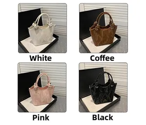 Collection de sacs seau chics en blanc, marron, rose et noir avec poignée en corde