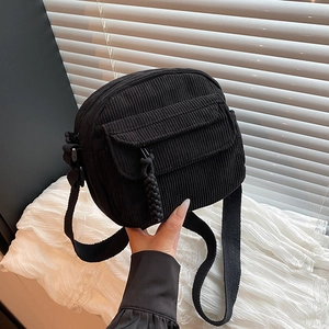 Sac à bandoulière rétro en velours côtelé noir pour femme avec poche à rabat avant