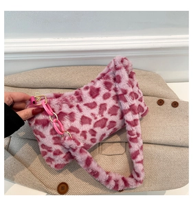 Detail of pink leopard faux fur shoulder bag with thick resin chain and soft texture