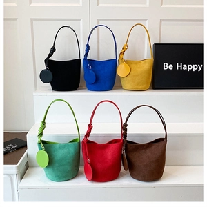 Série de sacs seaux en daim de six couleurs avec poignées nouées et pochettes rondes