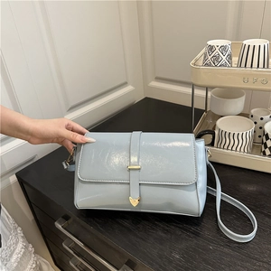 Borsa a Tracolla Quadrata con Ciondolo a Cuore da Donna Tinta Unita Patta Pelle PU Borsa a Spalla Messenger Pendolare Quotidiano