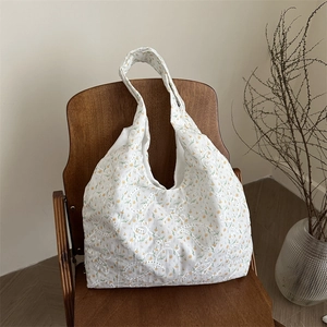 Sac fourre-tout en toile à dentelle florale avec broderie jaune et style champêtre