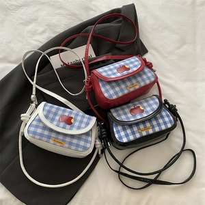 Mini Sac Bandoulière À Carreaux Gingham Femmes Garniture En Cuir PU Écusson Pomme Brodé Style Coréen Sac À Épaule Carré