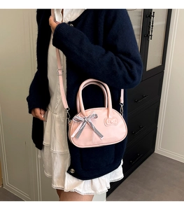Bolso bandolera de cuero PU rosa con lazo de cuadros y patrón de kitty en relieve