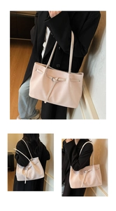 Vue détaillée du sac cabas rose montrant la texture croisée et la boucle décorative