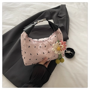 Sac Bandoulière Plissé Pour Femmes Avec Pendentif Fleur Tricotée Imprimé Lettres Style Coréen Sac À Main