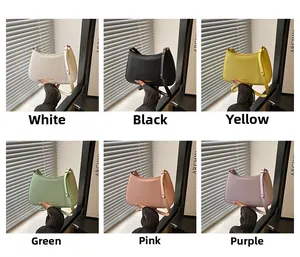Minimalistische Achseltaschen in verschiedenen Farben mit modischem Goldschriftzug