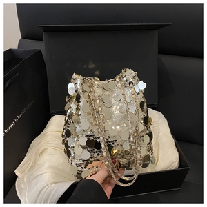 Sac seau à paillettes étincelantes en coffret cadeau avec bandoulière chaîne chic