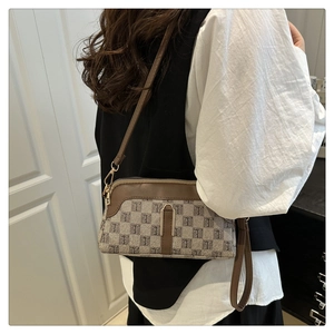 Sac bandoulière rétro en forme de coquille avec motif T et bandoulière en cuir