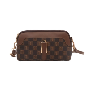 Petit sac bandoulière marron en forme de coquille avec motif à carreaux et boucle dorée