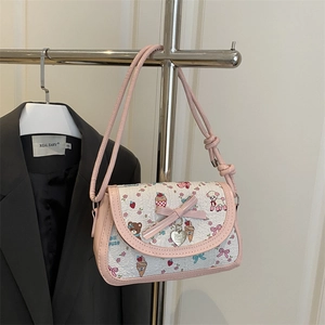 Sac à bandoulière rose imprimé dessin animé avec grand nœud et pendentif cœur en métal