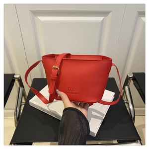 Close-up of red lychee pattern bucket bag with golden buckle and DX Do&thinks logo